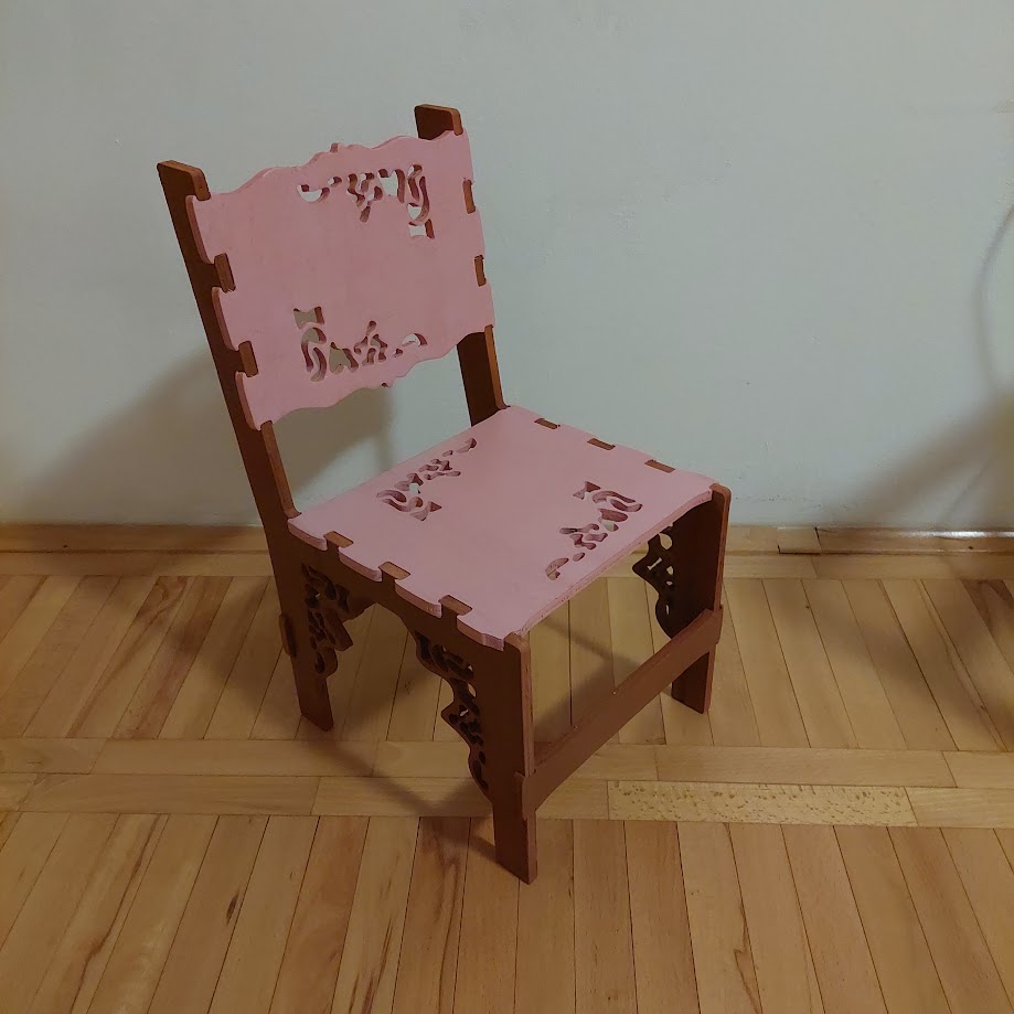 Otroški stol-hudeartles.si